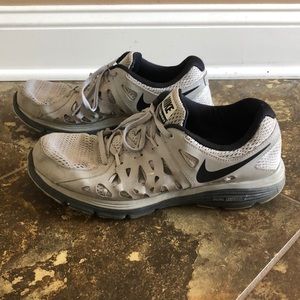 Nike Dual Fusion Run 2 Sneaker